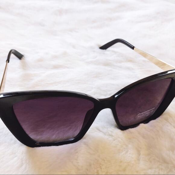 Hannah Black Oversized Cat Eye Sunglasses - Picture 6 of 11